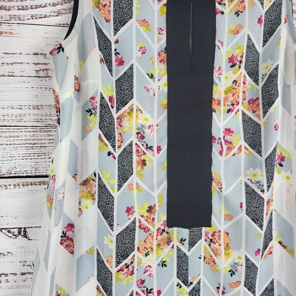 Cabi Tank Blouse S Womens Multicolor Floral Key Hole Front Crew Neck Pullover - Picture 3 of 11